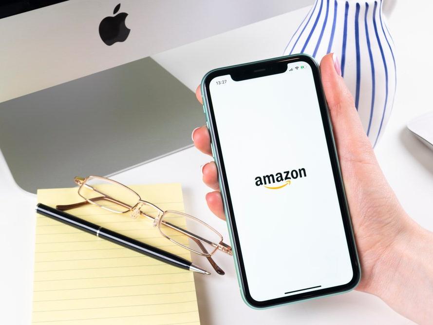 Amazon zarar etti, Apple gelirlerini artırdı