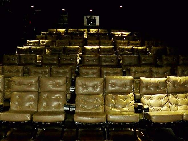 Sinema salonları pandeminin etkisinden çıkamadı