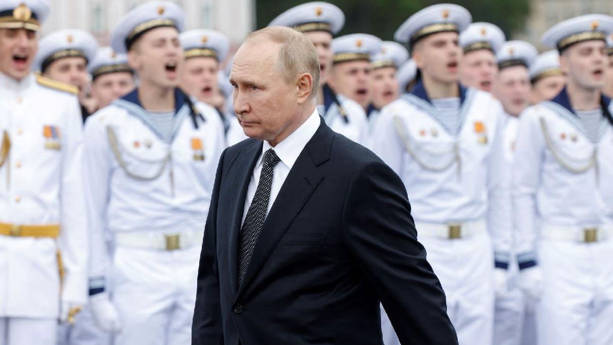 Putin açıkladı: Rusya'nın yeni hipersonik füzesi geliyor