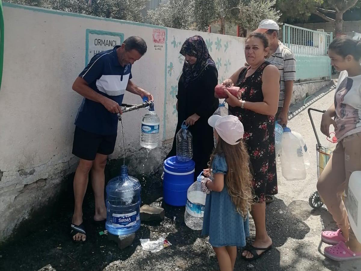 İzmir'de 36 saatlik su kesintisi: Vatandaşlar su kuyruğunda