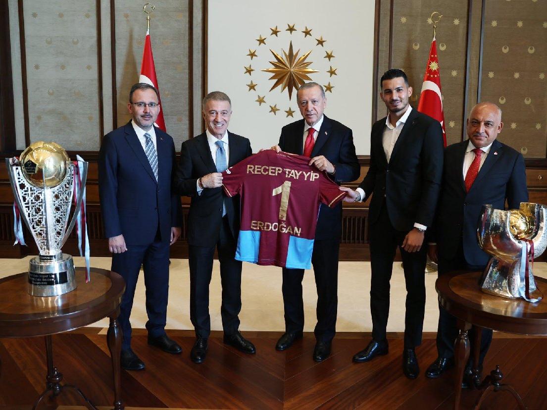 Trabzonspor, Süper Kupa'yı Erdoğan'a götürdü