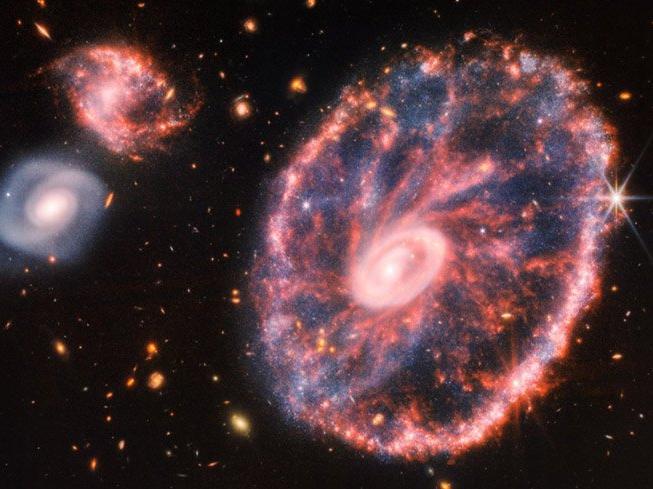 NASA'dan heyecanlandıran yeni keşif: Cartwheel Galaksisi’ni görüntüledi
