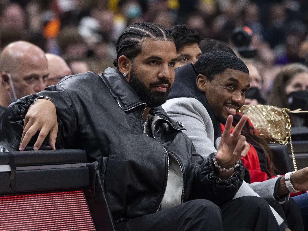 Drake'in corona virüsü testi pozitif çıktı