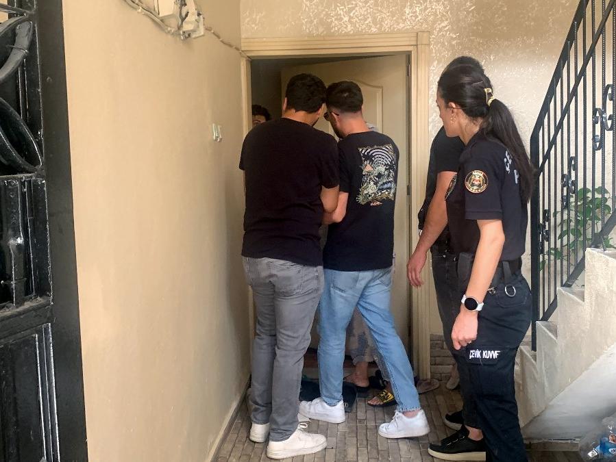 Adana'da 20 adrese eş zamanlı uyuşturucu operasyonu
