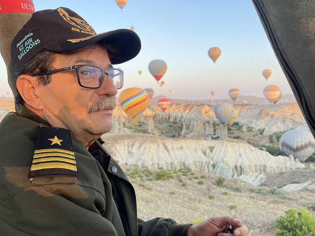 Kapadokya'nın ilk balon pilotu 35'inci yılını gökyüzünde kutladı