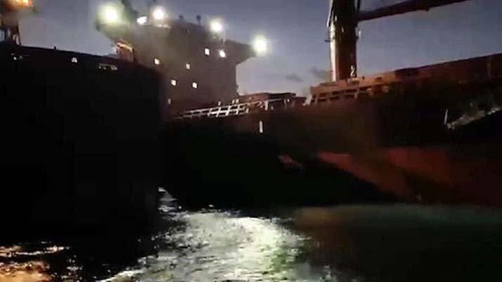 İstanbul'da iki gemi çarpıştı