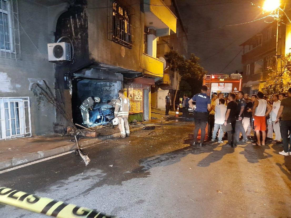 Gaziosmanpaşa'da dükkanı kundaklayıp, kaçtılar!