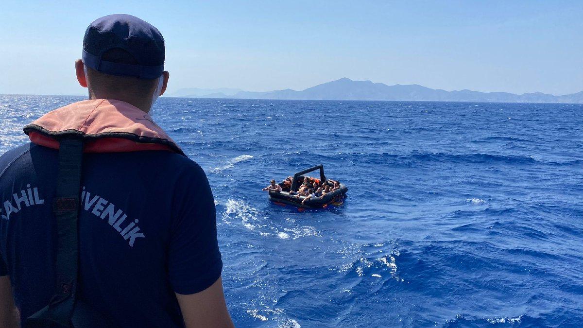 Yunanistan'ın ittiği 34 kaçak göçmen kurtarıldı