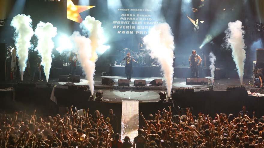 Zeytinli Rock Festivali'nin iptal edilmesine müzisyenlerden tepki: Bu yaz, yasakçılığın son yazıdır
