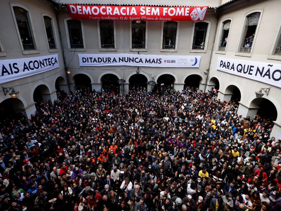Brezilya'da Bolsonaro karşıtları sokaklara döküldü