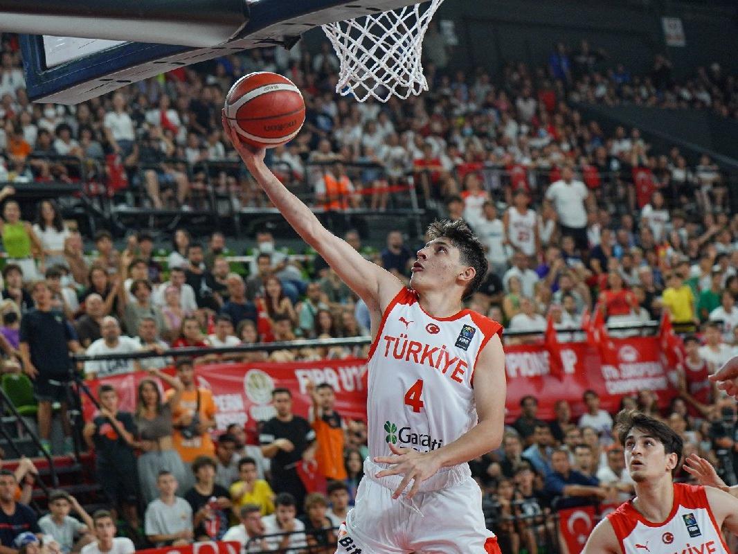Türkiye'nin erkek basketboldaki sorunu! Gençken var, büyüyünce yok...