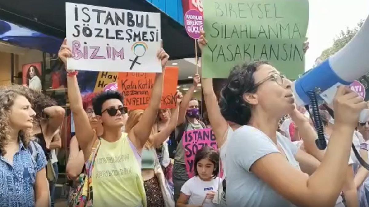 İstanbul Kadıköy'de kadın cinayeti eylemi