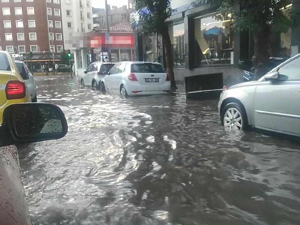 Eskişehir'de sağanak! cadde ve sokaklar suyla doldu