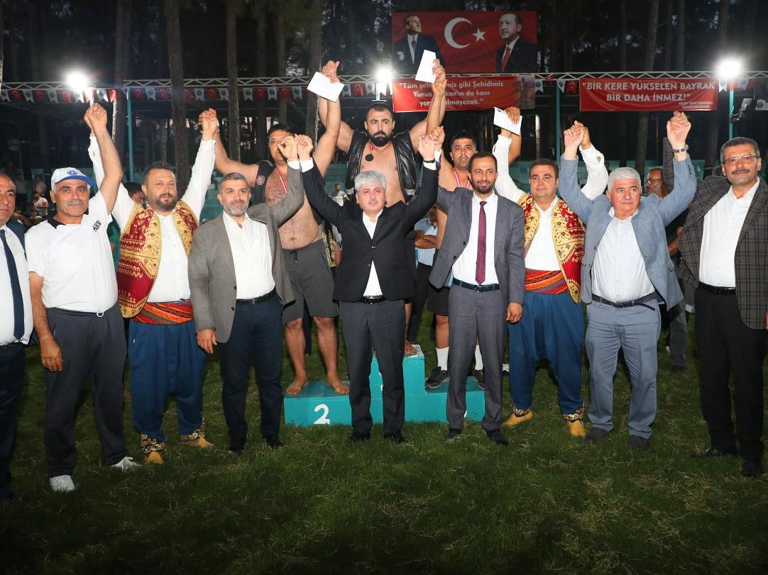 Aba Güreşleri Türkiye Şampiyonası'nda başpehlivan Barış Güngör