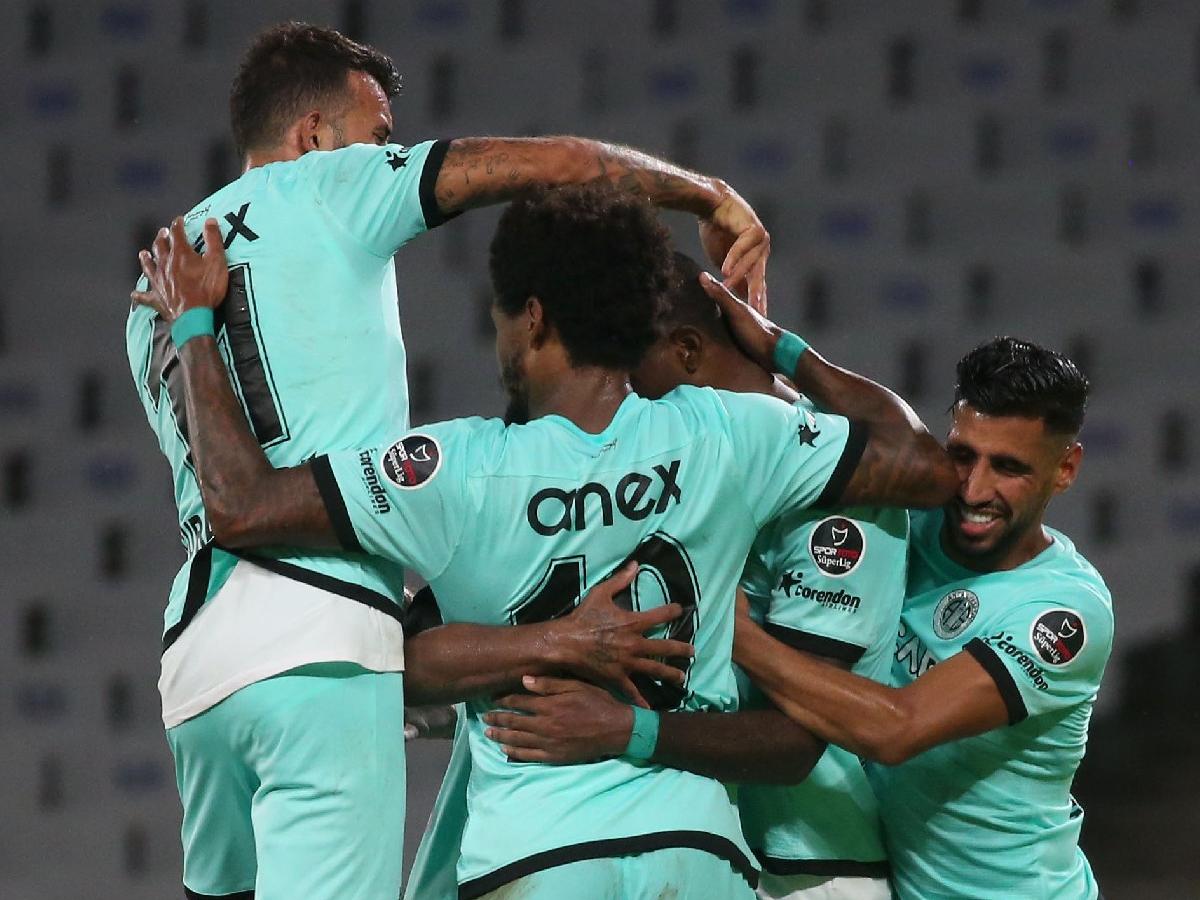 Antalyaspor Ümraniyespor deplasmanında tek golle güldü