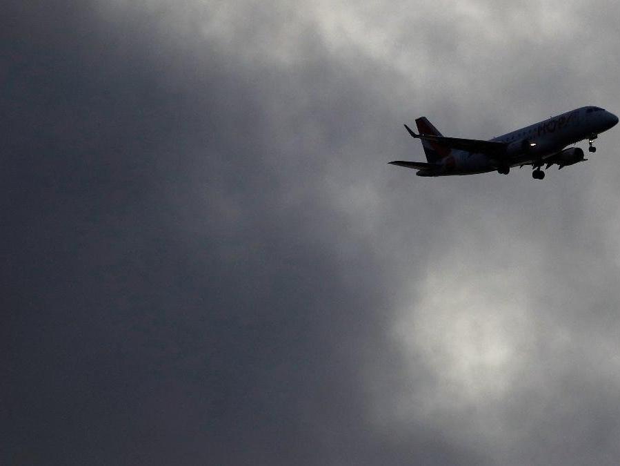 Hava ulaşımına sağanak etkisi: Uçaklar İstanbul'da turluyor
