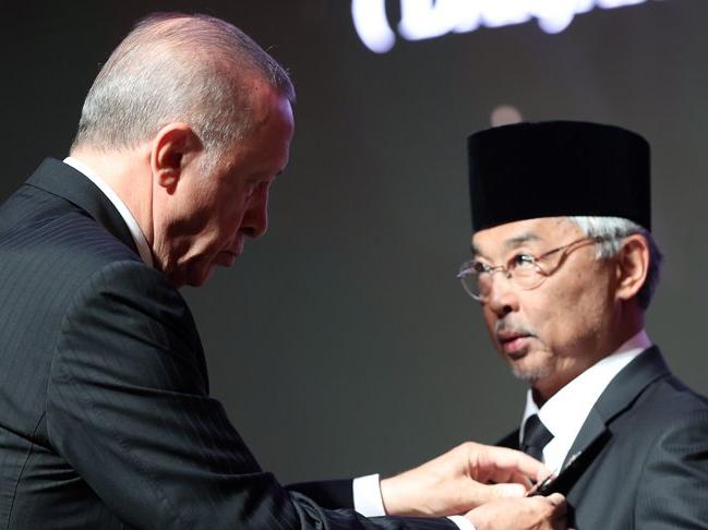 Erdoğan'dan Malezya Kralı Şah'a devlet nişanı
