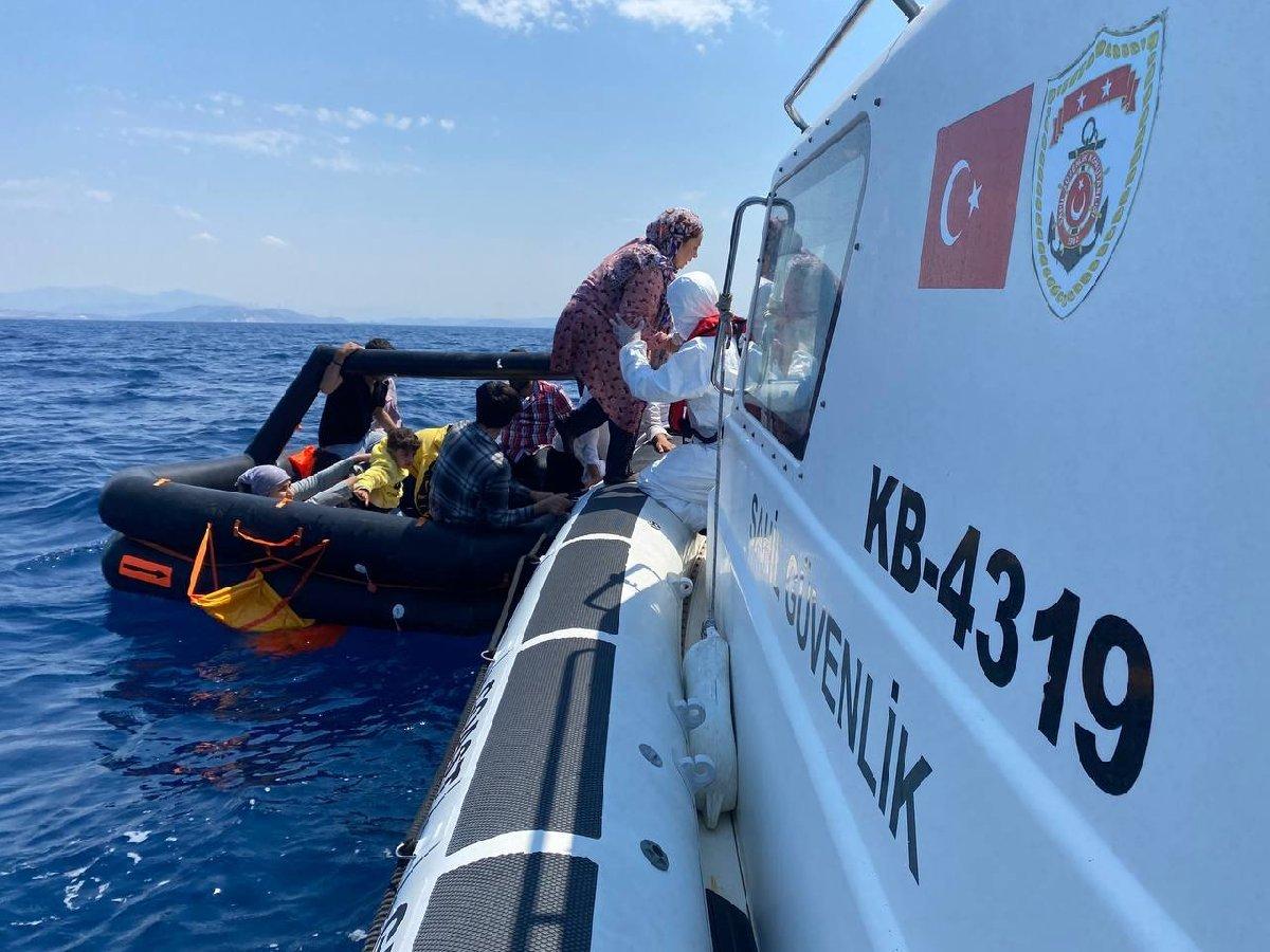 İzmir'de geri itilen 78 düzensiz göçmen kurtarıldı