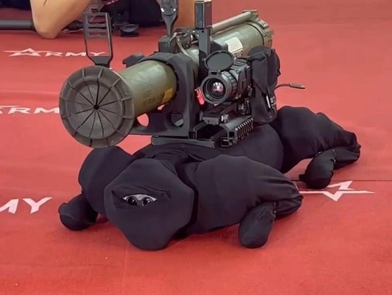 Rusya’nın yeni silahı "robot köpek" tartışma yarattı