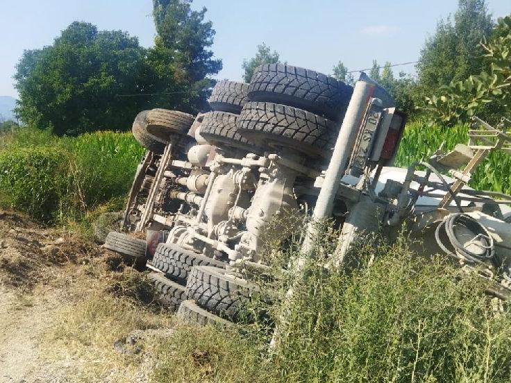 Devrilen beton mikserinin sürücüsü öldü