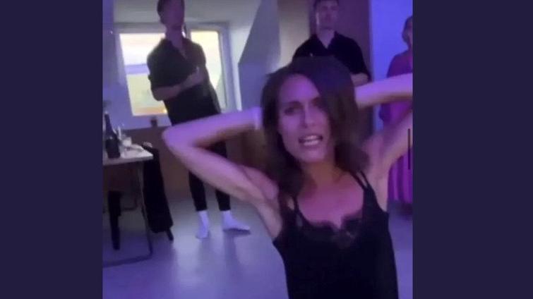Finlandiya başbakanının çılgın parti videosu olay oldu