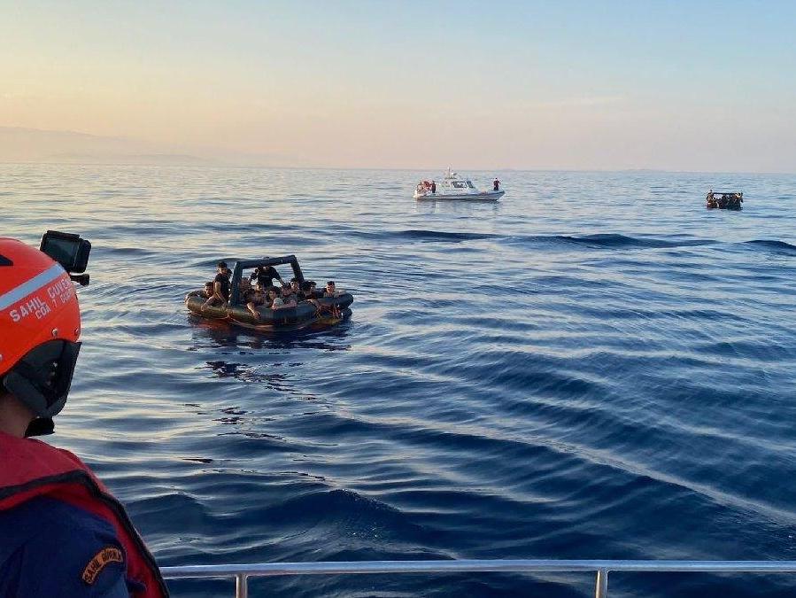 Ege'de göçmen hareketliliği: 108 kişi yakalandı, 100 kişi kurtarıldı