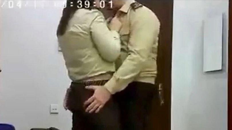 Azerbaycan'da seks kaseti rezaleti: İtfaiye amirinin yardımcısı gizlice kameraya çekmiş