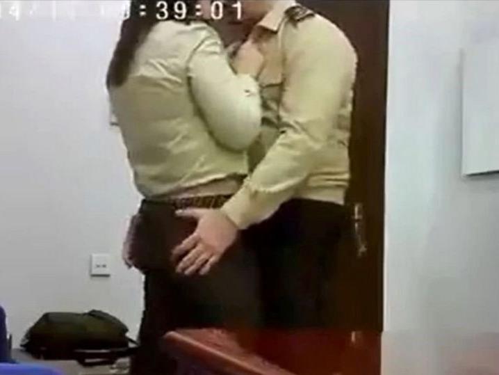 Azerbaycan'da seks kaseti rezaleti: İtfaiye amirinin yardımcısı gizlice kameraya çekmiş