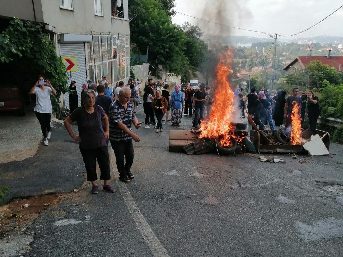 Beykoz'da zoraki dönüşüm: Mahalleli yola barikat kurdu!