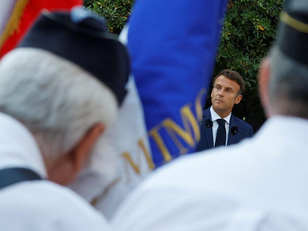 Macron: Cezayir ile karışık ve acı dolu bir geçmişimiz var