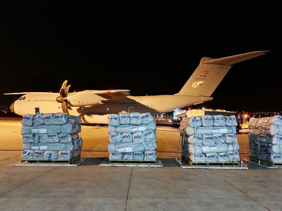 Türkiye'den Pakistan'a iki uçak dolusu yardım malzemesi