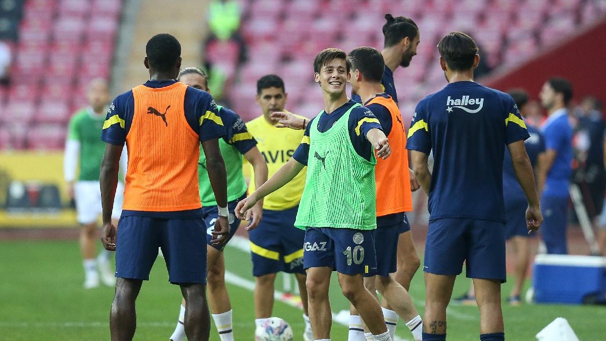 Fenerbahçe'de 10 oyuncu kadroda yer almadı