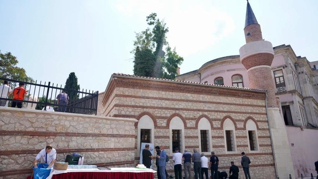 İBB, 6 asırlık tarihi camiyi yeniden ibadete açtı