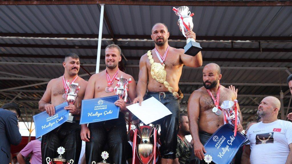 670. Tarihi Elmalı Yağlı Güreşleri'nin başpehlivanı Ali Gürbüz oldu