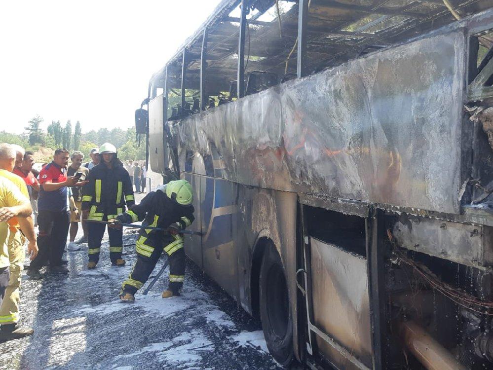 Yolcu otobüsü alev aldı, 36 kişi ölümden döndü