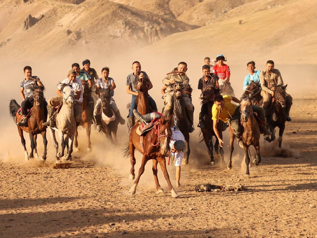 Kırgızistan'ın Van'daki bağımsızlık kutlamalarında renkli manzaralar