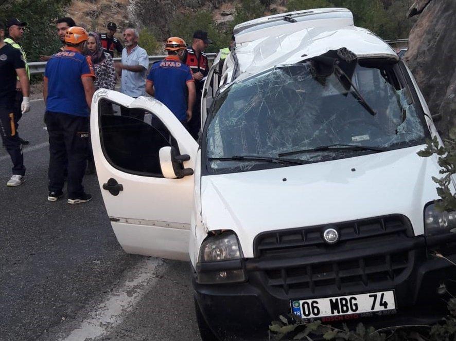 Adıyaman'da hafif ticari araç ile motosiklet çarpıştı: 7 yaralı