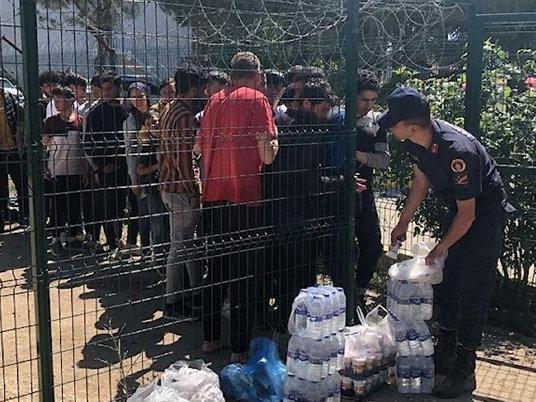 99 düzensiz göçmen yakalandı, 7 kaçakçı tutuklandı