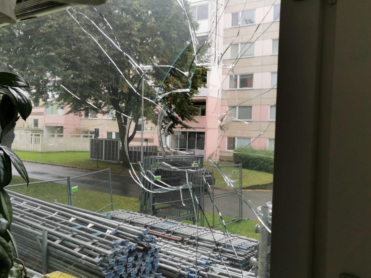 İsveç'te Türk camisine taşlı saldırı