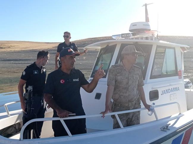 Keban Baraj Gölü'nde tekne battı: Kayıp balıkçı aranıyor