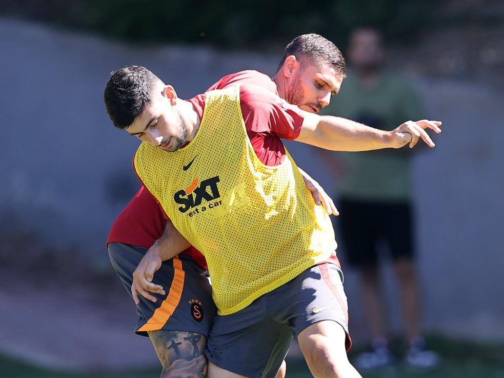Galatasaray'da yeni transferler sahaya indi