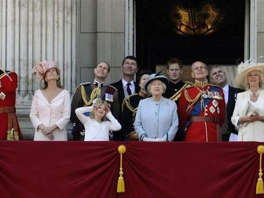 Daily Mail: Kraliçe, birçok Kraliyet üyesini son defa göremeden öldü