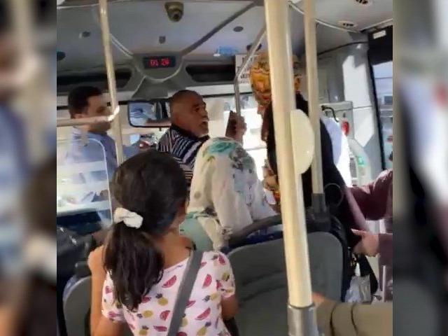 Otobüste 'ücretsiz kart' tartışması kamerada