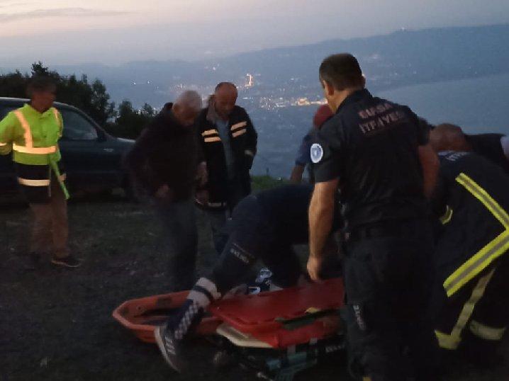 Bursa'da ağaca takılan 2 paraşütçü kurtarıldı