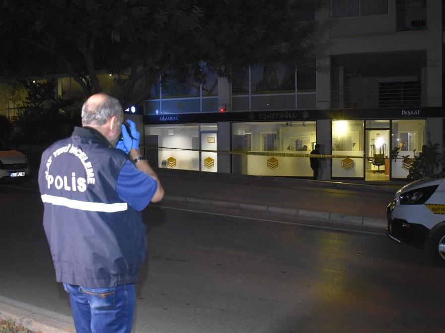Adana'da arkadaşının iş yerinde silahlı saldırıya uğrayan kişi öldü