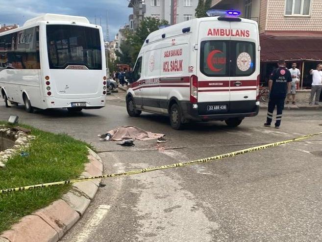 Edirne'de yolcu minibüsünün çarptığı kadın öldü