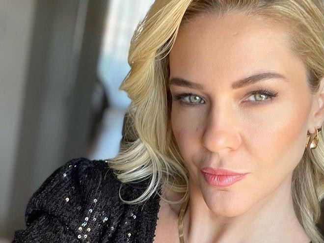 Oyuncu Emine �n ve k�z� Duru davete kat�ld�! Anne-k�za yorum ya�d�