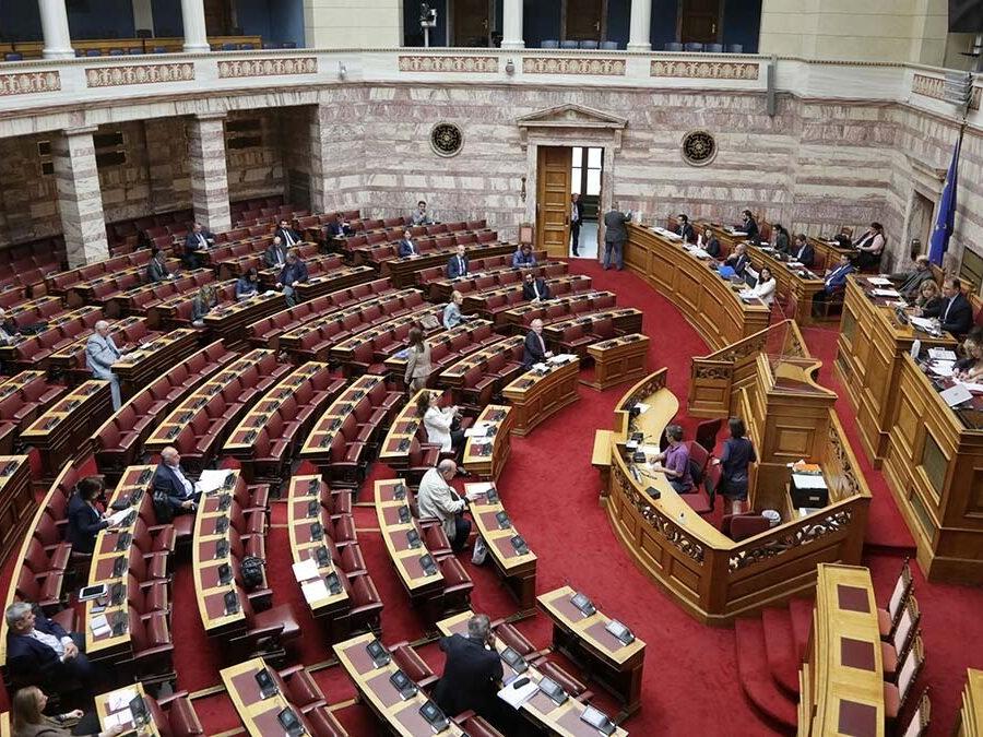 Yunanistan Parlamentosu enerji tasarrufu için ışıklandırmayı sınırlandırıyor