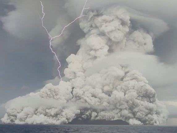 Tonga'daki yanardağ patlaması, okyanusta iç dalgalar yaratmış