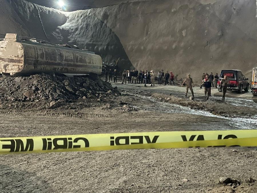 Van'da inşaatı süren tünelde göçük: 2 işçi öldü